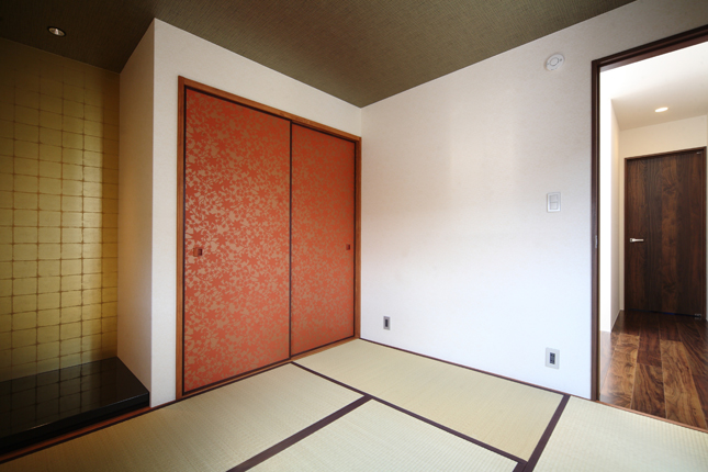 ベージュ色の畳の和室